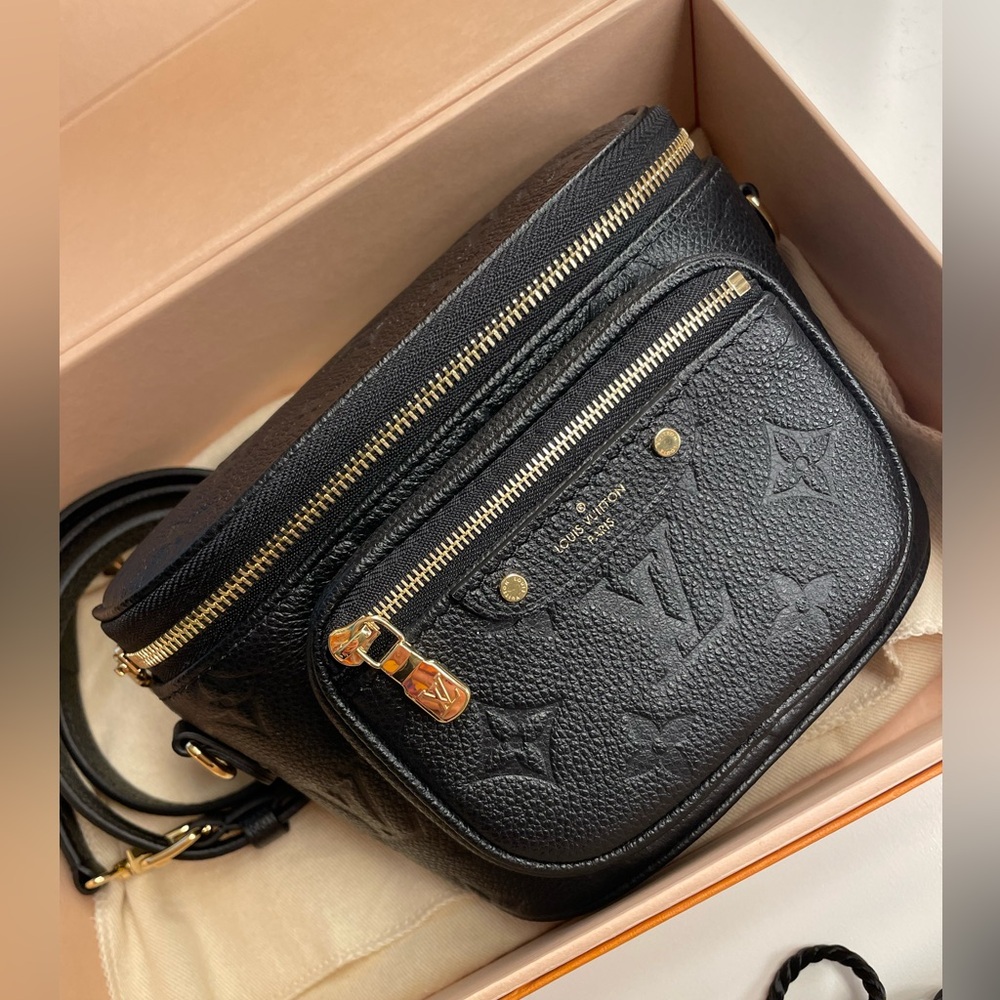 Louis Vuitton Mini Bumbag - Picture 2 of 14